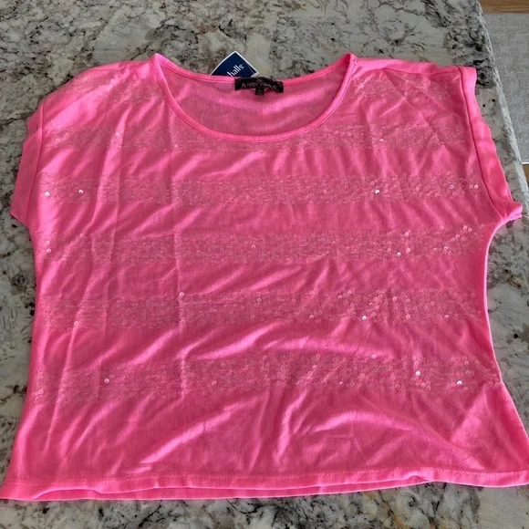 ALMOST Famous sequined tee. - Picture 5 of 5